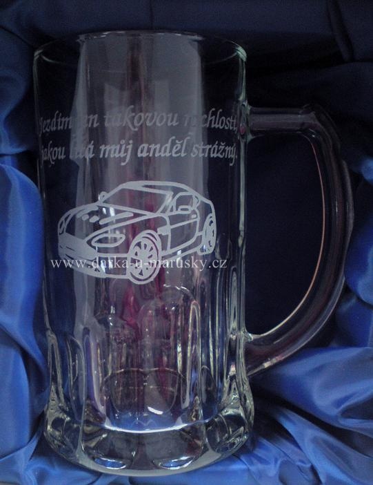 Pískovaný pivní korbel - Auto+text