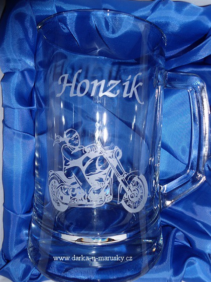 Pískovaný pivní korbel - Motorkář č.12