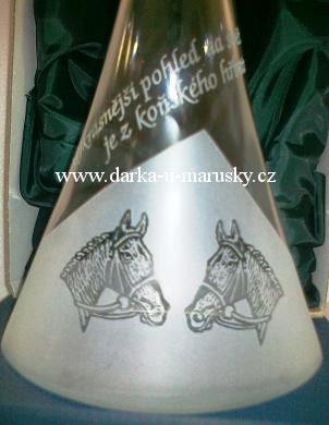 Pískovaná láhev na slivovici - Pro milovníky koní + text