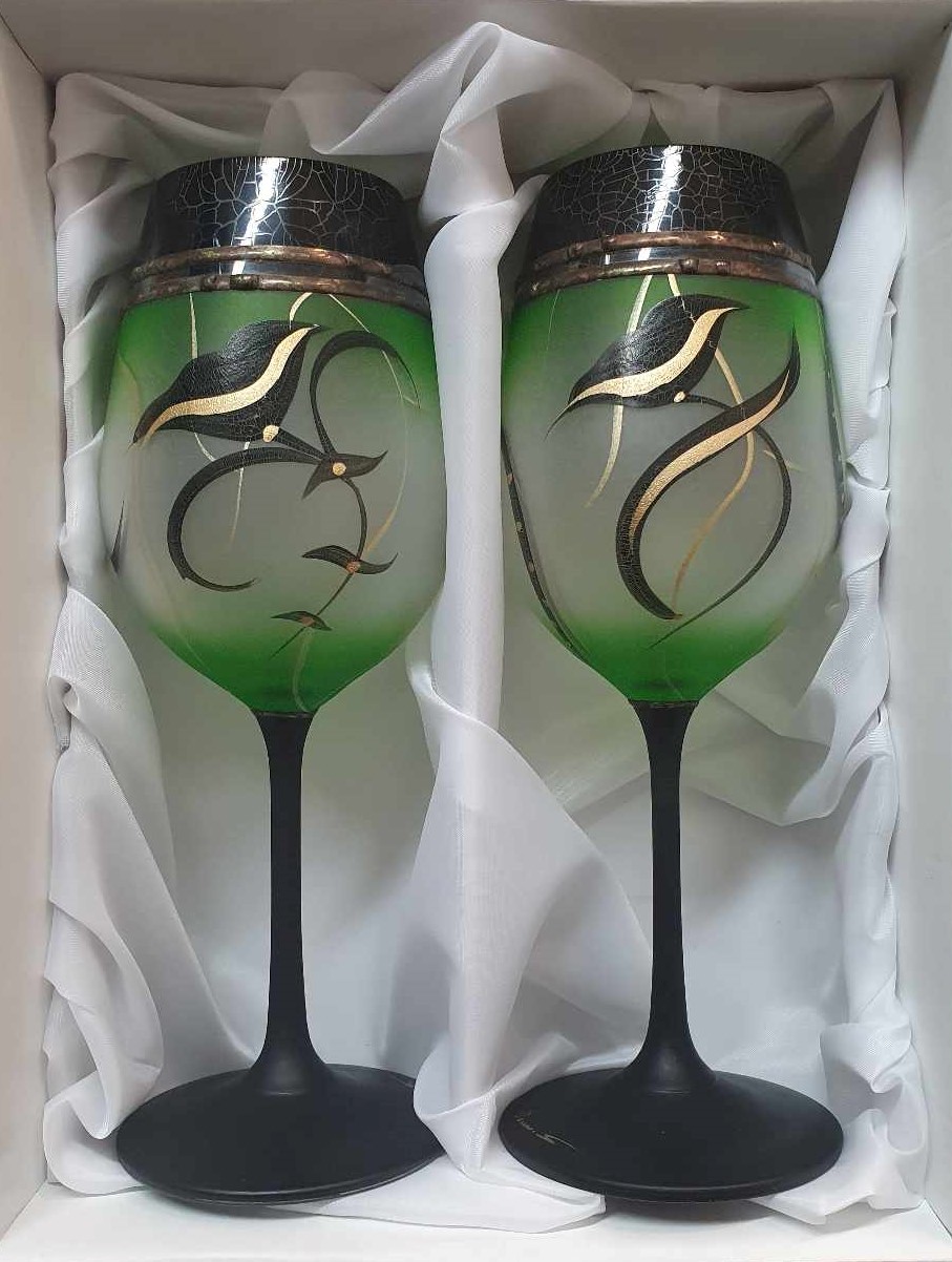 Skleničky na víno 300ml v zelené s květem - přátelská souprava (2ks)