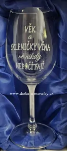 Číše na víno - Věk a skleničky vína se nikdy nepočítají