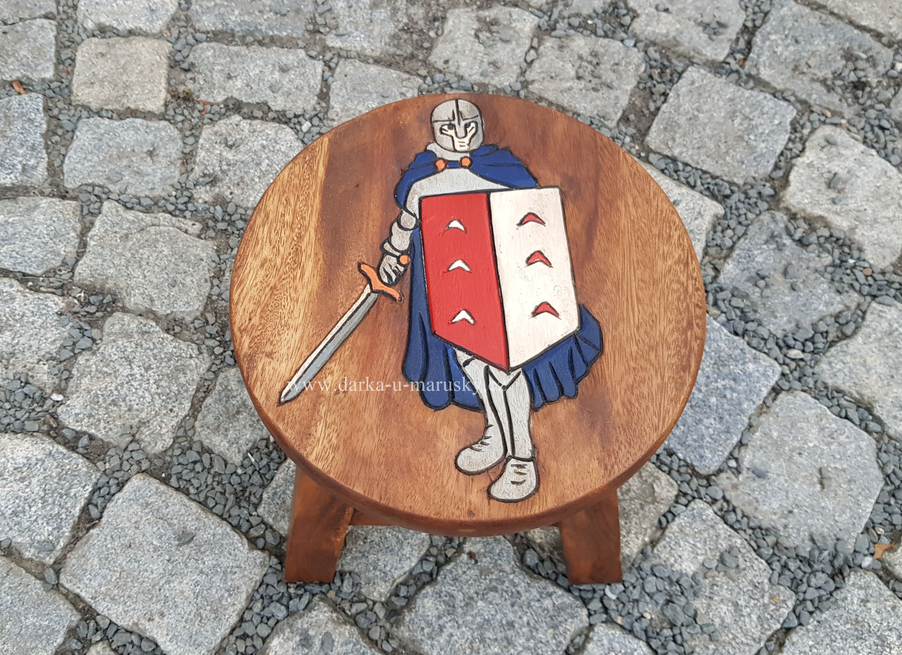 Dřevěná stolička / Rytíř