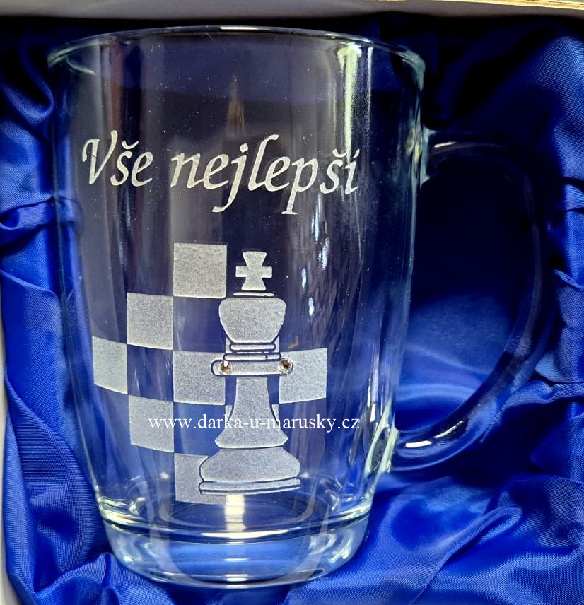 Pískovaný hrníček Becky - Šachy