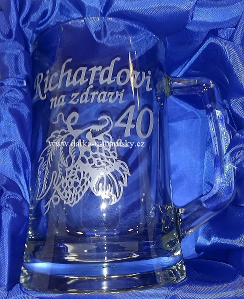 Pískovaný pivní korbel - Chmel