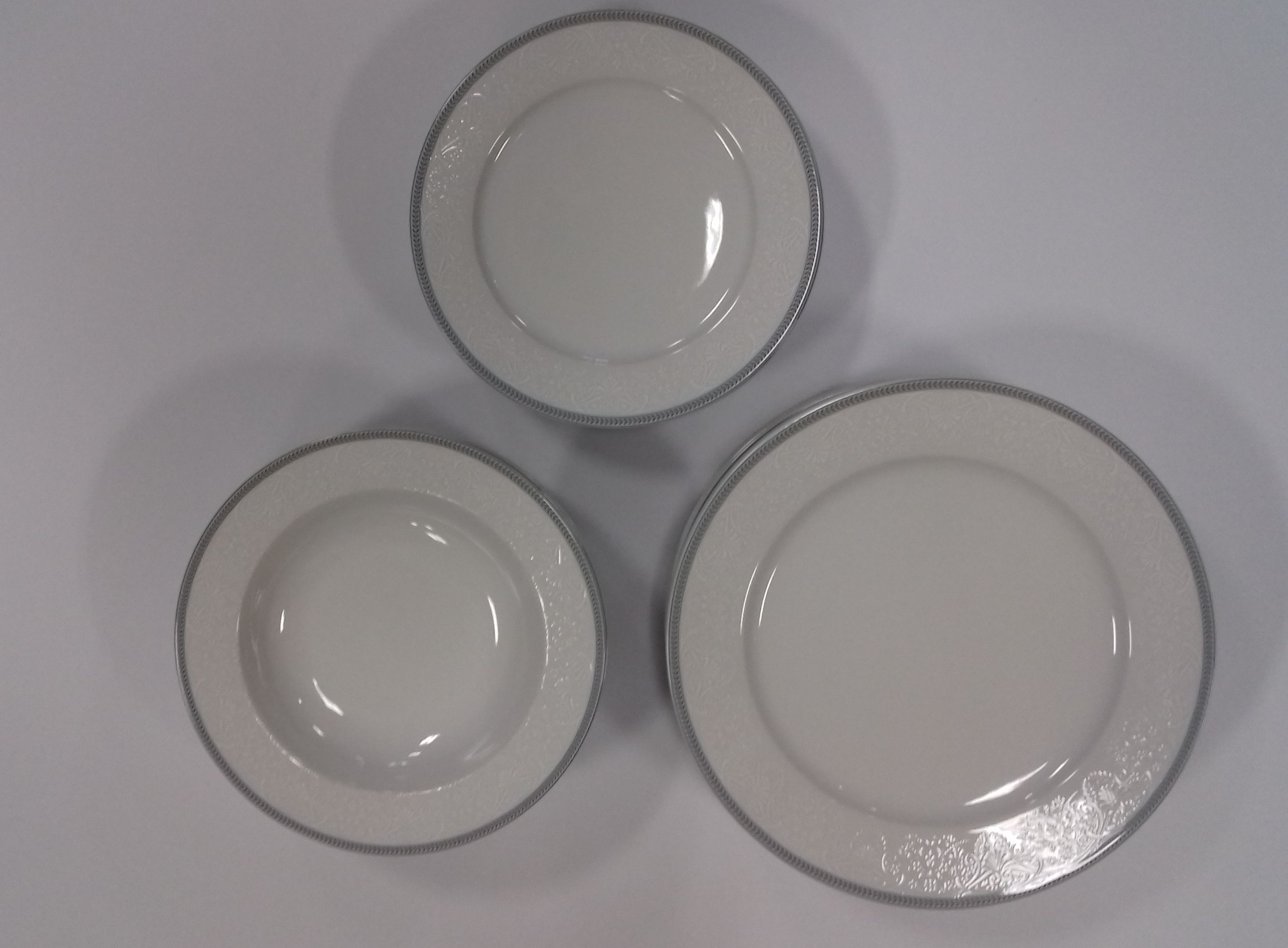 Porcelánová talířová 18ti dílná souprava krajka s šedou linkou