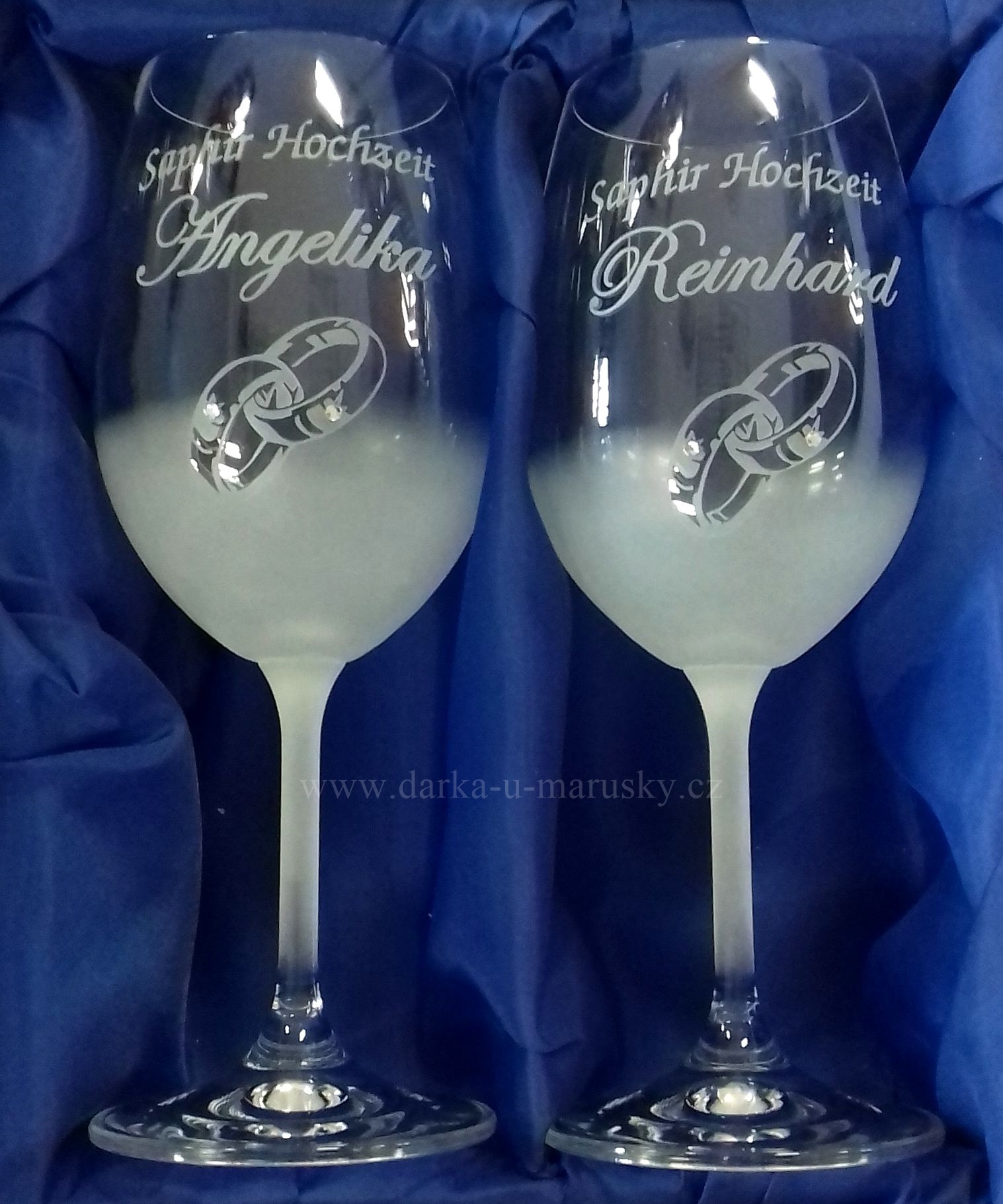 Svatební skleničky na víno C 560 - Prsteny na pravé straně s kamínky 474