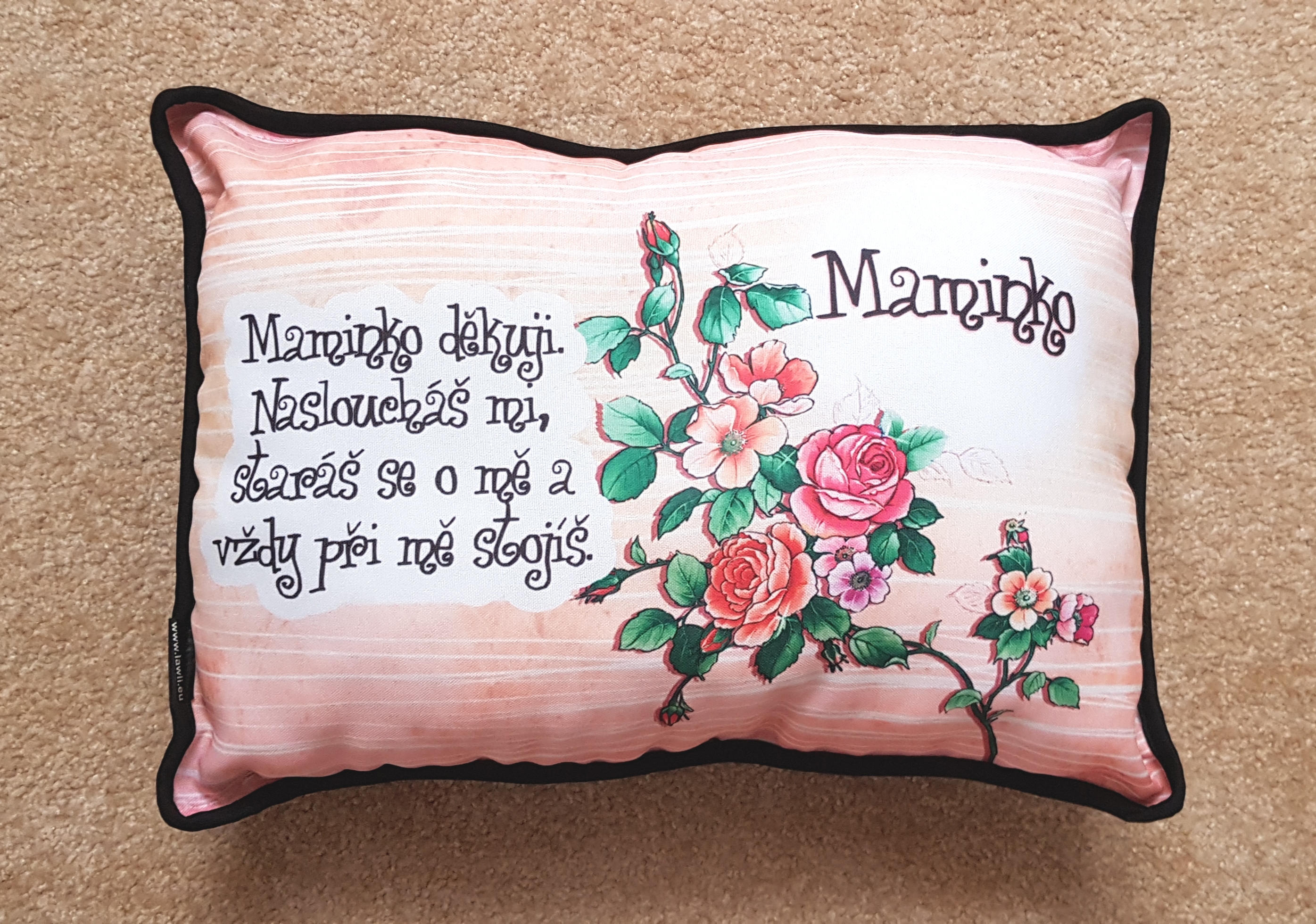 Polštář - Maminko děkuji. Nasloucháš mi, staráš se o mě, a vždy při mě stojíš