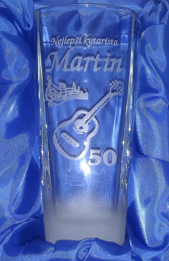 Pískovaná sklenička dekor KYTARA- Nejlepší kytarista  - (Tvar skleniček se může lišit)