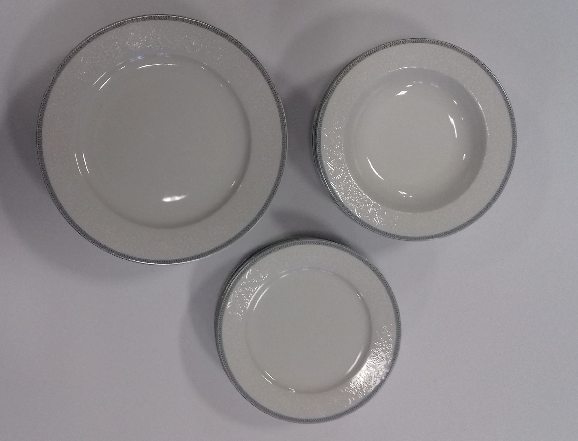 Porcelánová talířová 18ti dílná souprava krajka s šedou linkou